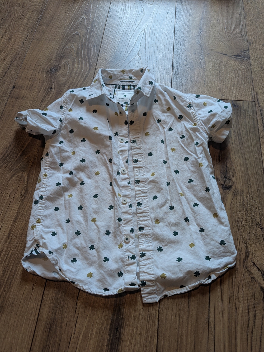 Boys's White Short-Sleeve Button-Up Shirt with Green Shamrock Print 5-6Y